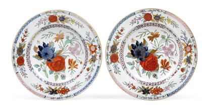 A pair of plates with exceptional Imari decoration, - Works of Art