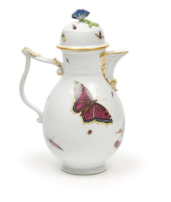 Kaffeekanne mit Deckel und prachtvoller Schmetterlingsmalerei, - Antiquitäten und Möbel