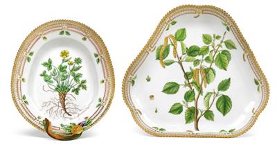 A Flora Danica ovoid bowl with branch handles and flowers 'Potentilla emarginata Pursh.', - Nábytek