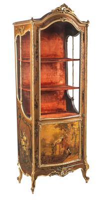 Vitrine im Louis XV-Stil, - Möbel und dekorative Kunst, Skulpturen und Antiquitäten, Glas und Porzellan