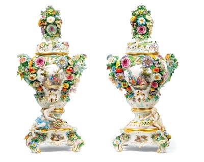 A pair of ornamental vases with cover and base, - Works of Art - Furniture, Sculptures, Glass and Porcelain