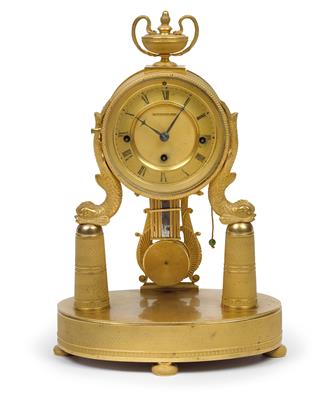 A small neoclassical bronze “dolphin clock” from Vienna, - Starožitnosti - Nábytek, Sochařská díla, Sklo a Porcelán
