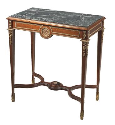 A small Neoclassical side table, - Starožitnosti - Nábytek, Sochařská díla, Sklo a Porcelán