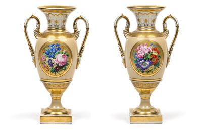 A vase with bouquets of flowers, - Starožitnosti - Nábytek, Sochařská díla, Sklo a Porcelán