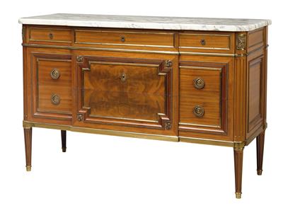 A French Chest of Drawers, - Furniture, Porcelain, Sculpture and Works of Art