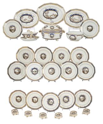 A Royal Bavarian Service (‘Perlservice’), porcelain, 54 pieces: - Mobili e Antiquariato