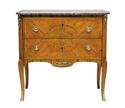A Small Transitional-Style Chest of Drawers, - Mobili e Antiquariato