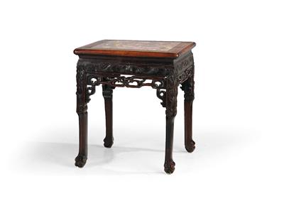 A Side Table, China, 19th Century - Antiquariato e mobili