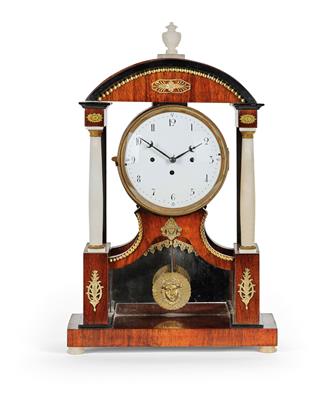 A Biedermeier Commode Clock - Antiquariato e mobili