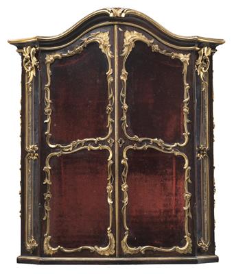 A Late Baroque Display Cabinet, - Starožitnosti