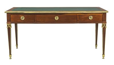 A Large Louis XV Desk, - Antiquariato