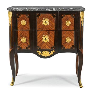 A Dainty French Salon Chest of Drawers, - Starožitnosti