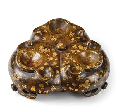 Bronze base with ‘goldsplash’ decoration, China, 17th/18th century, - Mobili