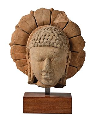 A Head of Jina or Buddha, - L’Art de Vivre