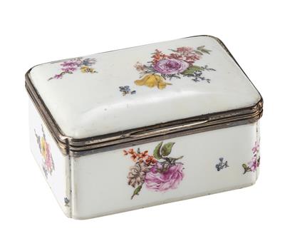 A Rococo Snuff Box, - L’Art de Vivre