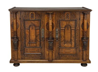 A Half-Height Cabinet, - Antiquariato