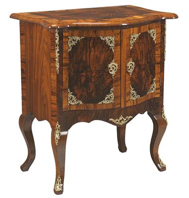 A Small Cabinet - Antiquariato