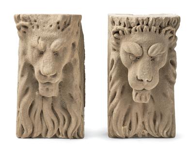 Zwei Löwenköpfe, - Möbel und Antiquitäten