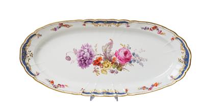 A Fish Platter with Blue Scales and Polychrome Flowers, KPM-Berlin, “Breslauer Stadtschloss”, - Mobili e Antiquariato