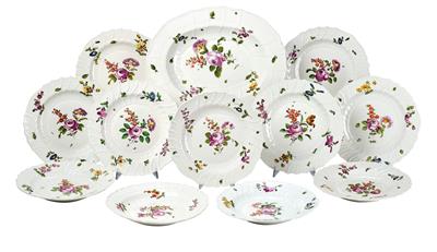 Plates and 1 Oval Platter from Vienna, - Furniture; Works of Art; Glas and Porcelain