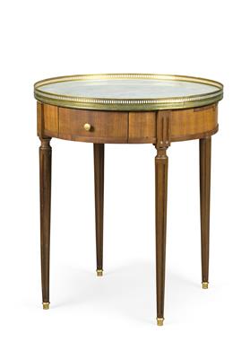 A Round Side Table from France, - Starožitnosti a nábytek