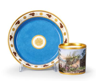 A Cup with “Vue de Tombeau de Virgile pres de Naples”, the “Tomb of Virgil in Naples”, Inscribed on the Underside, and a Saucer, Imperial Manufactory Vienna c. 1800, - Mobili e anitiquariato, vetri e porcellane