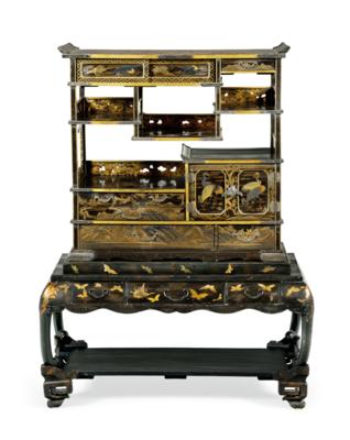 Zweiteiliges Schwarzlack Schauregal (kazaridana), (Japan, Meiji Zeit), - Möbel; Antiquitäten & Metallarbeiten; Glas & Porzellan