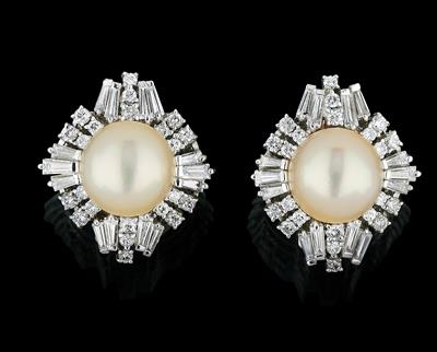 A Pair of South Sea Cultured Pearl and Diamond Ear Clips - Sbírka Edita Gruberová