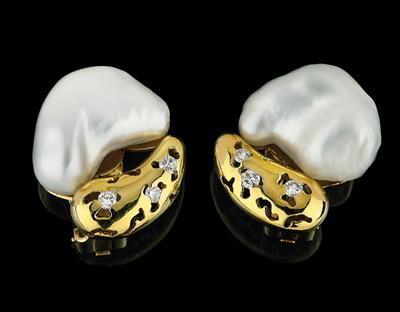 A Pair of Fresh Water Cultured Pearl and Brilliant Ear Clips - The Edita Gruberová Collection