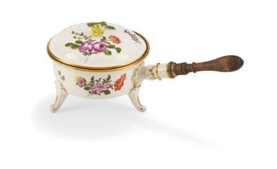 A Baroque Pan with Cover, Wooden Handle and 3 Small Feet, Imperial Manufactory c. 1760, - Nábytek; starožitnosti; sklo a porcelán