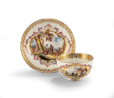 Meissen, Small Pot with Saucer and Equestrian Scene c. 1745, - Nábytek; starožitnosti; sklo a porcelán