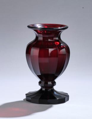 Vase, Entwurf: wohl Alexander Pfohl, um 1921, Ausführung: Josephinenhütte, Petersdorf - Eine Steirische Sammlung  II