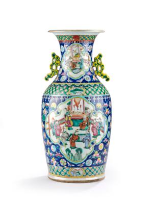 Famille rose Vase, China, späte Qing Dynastie, - Eine Wiener Sammlung