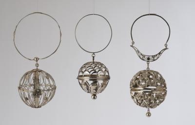 Drei Knäulbehälter, - Eine Steirische Sammlung  III
