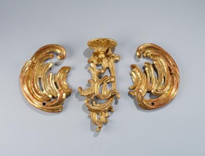 Zwei geschnitzte Zierteile und Konsole, - Eine Steirische Sammlung  III