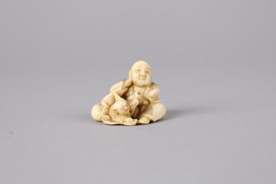 An Ivory Netsuke of a Seated Man, - Una Collezione Viennese III