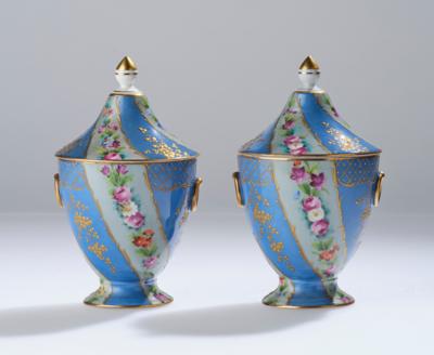 A Pair of Covered Jars, Sächsische Porzellanfabrik Carl Thieme zu Potschappel, - Una Collezione Viennese III