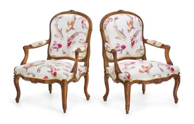 A Pair of Large Armchairs, - Mobili e antiquariato, vetri e porcellane