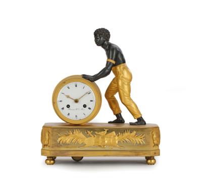 An Ormolu “Au bon Sauvage” Mantel Clock “Bienaimé Hger. à Miens”, - Nábytek, starožitnosti, sklo a porcelán