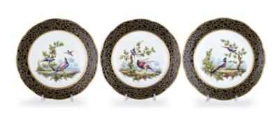 Three Plates with Lapis Caillouté Lip, Sèvres, c. 1770/80, - Mobili e anitiquariato, vetri e porcellane