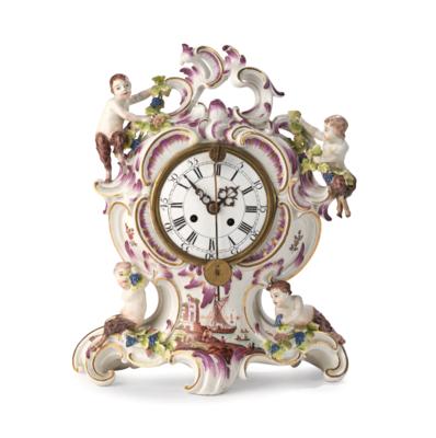 A Mantel Clock, Imperial Porcelain Manufactory, Vienna c. 1760, - Mobili e anitiquariato, vetri e porcellane