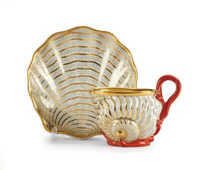 A Shell Cup with a Shell Saucer, Imperial Porcelain Manufactory, Vienna 1825, - Mobili e anitiquariato, vetri e porcellane