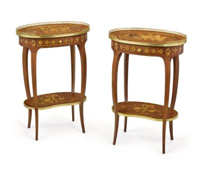 A Pair of Oval Salon Side Tables, - Nábytek, starožitnosti, sklo a porcelán