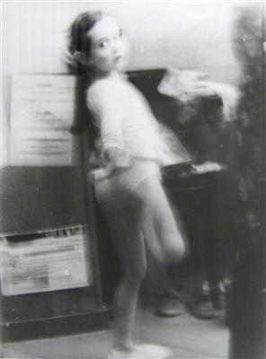 Marie Luise LEBSCHIK, Ballettmädchen, 2005 - Aiuto d'emergenza di Diakonie per le donne
