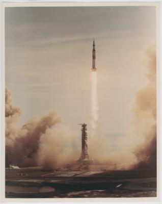 NASA (Apollo 11) - The Beauty of Space - Iconic Photographs of Early NASA Missions