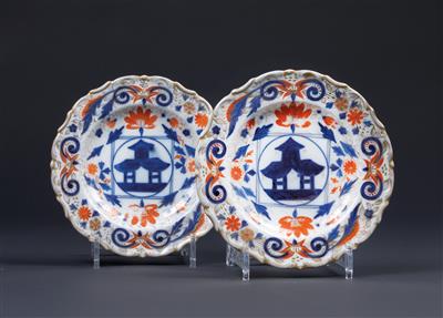 Imperial Austrian court - 2 plates from the Japanese service, - Casa Imperiale e oggetti d'epoca
