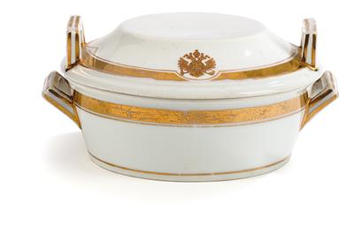 Imperial Austrian Court - a small covered tureen from the gilt-rim service, - Rekvizity z císařského dvora