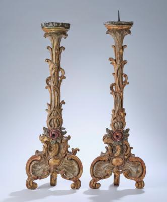 Paar Kerzenleuchter im Stil des Rokokos, 19. Jh., - Arte popolare e religiosa, sculture e maioliche