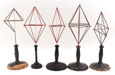 Five c. 1920 painted wire crystal Models - Historické v?decké p?ístroje a globusy