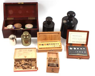 A collection of weights - Antique Scientific Instruments and Globes